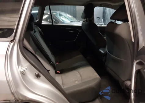 2020 Toyota Rav4 Xle z USA, uszkodzony, nr VIN 2T3P1RFV1LW125253